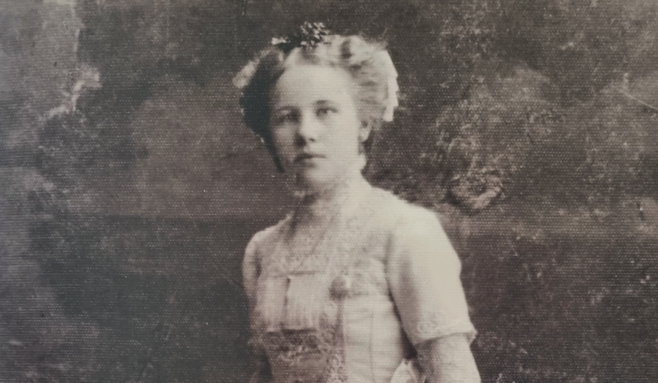 6-11.05.2024 r. Wystawa na temat "patronki" polskich położnych Stanisławy Leszczyńskiej